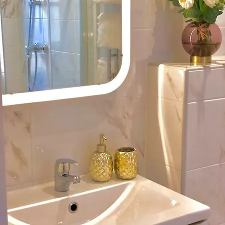 Daire Life Renaissance - New Concept - Place Kleber *